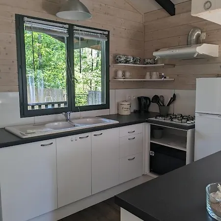 Chalet Herisson Avec Privatif Biron (Dordogne)